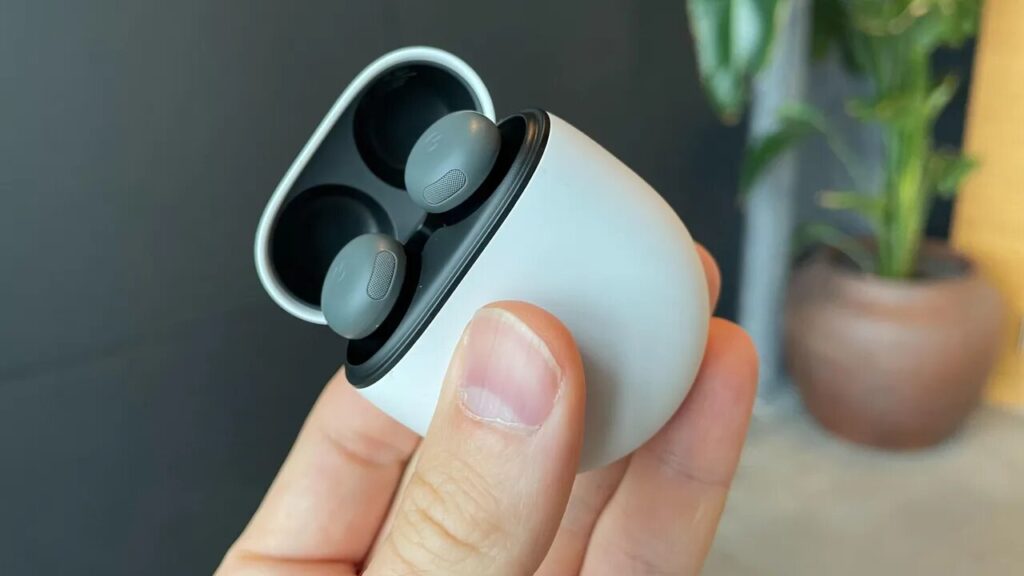 Comparing Pixel Buds Pro and Pixel Buds Pro 2!