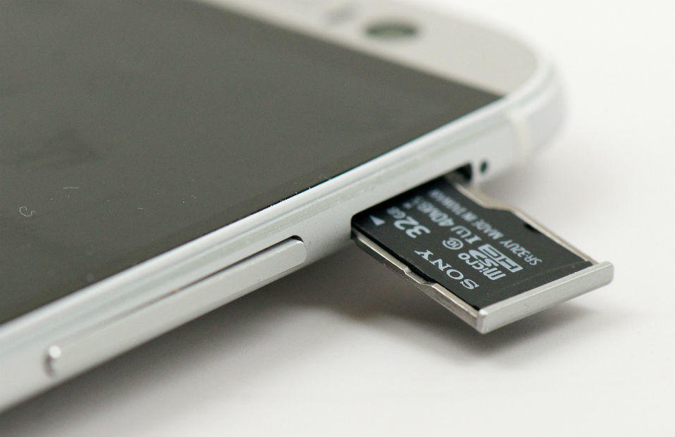 Future of SD Card Slots in Smartphones!