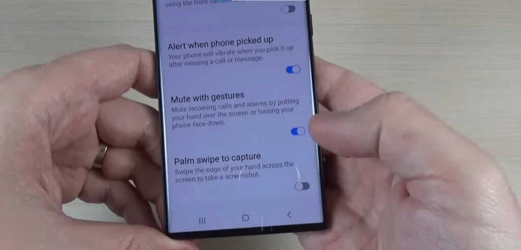 How to Screenshot Using Gestures?